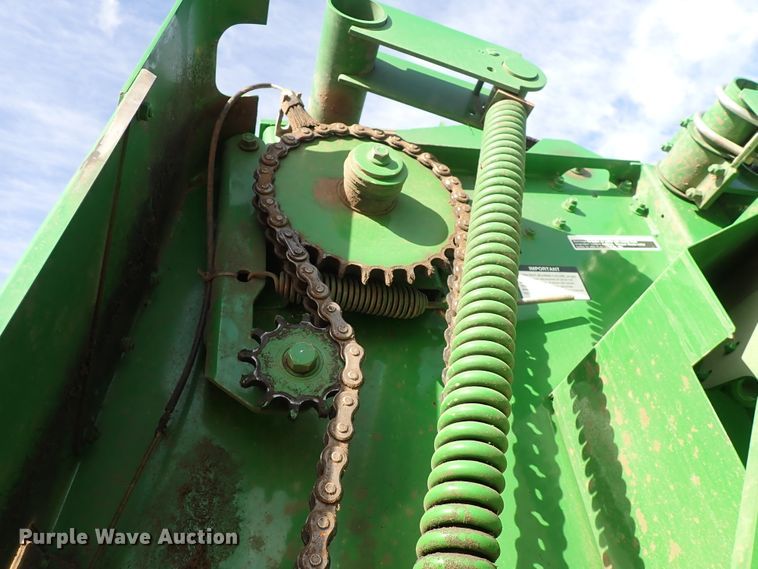 image for item DC4104 2011 John Deere 568  round baler