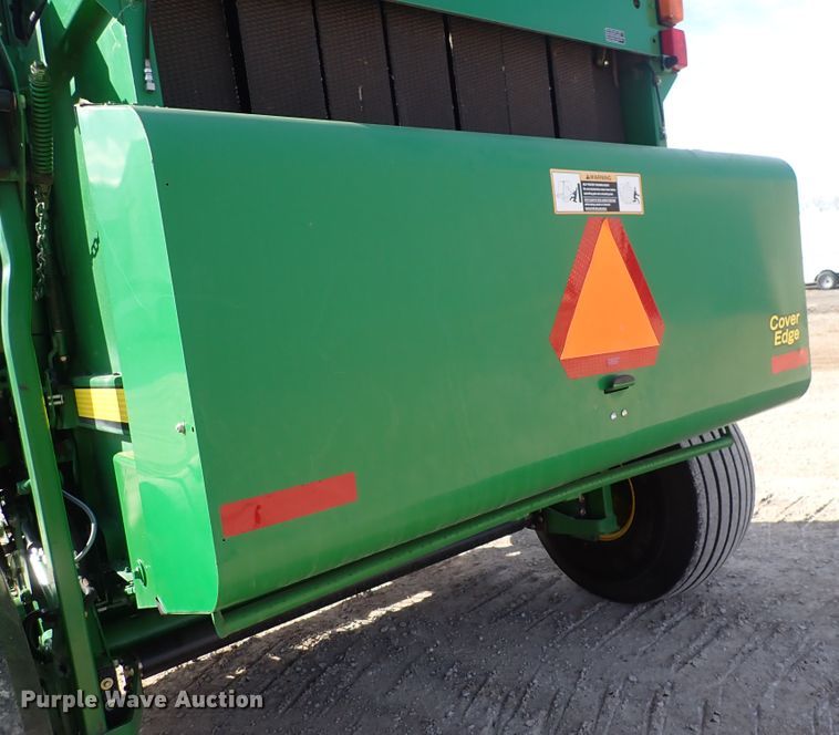 image for item DC4104 2011 John Deere 568  round baler