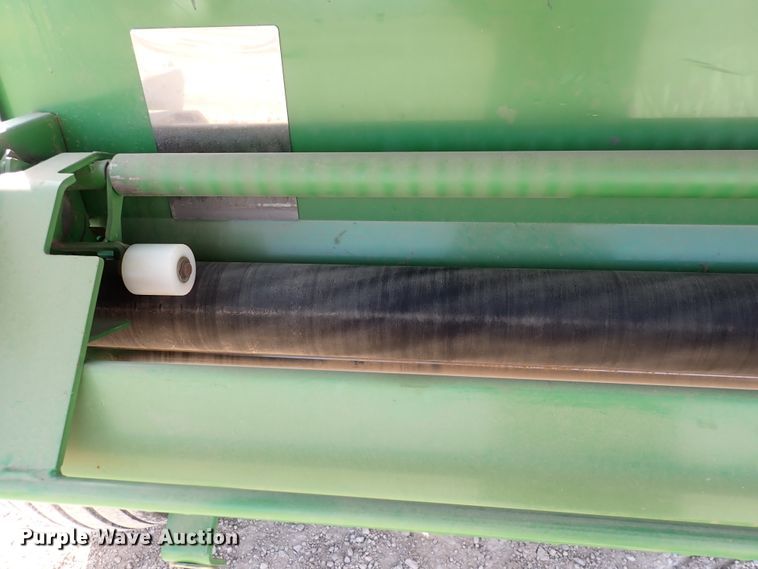 image for item DC4104 2011 John Deere 568  round baler