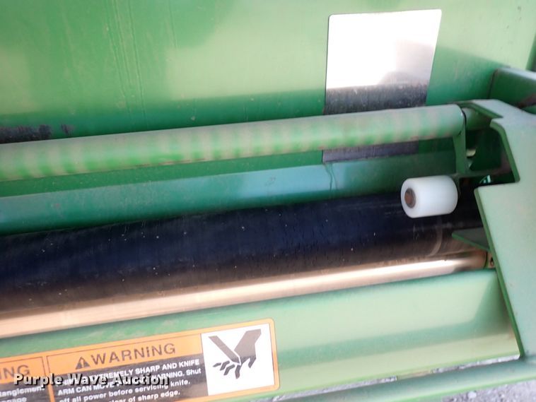 image for item DC4104 2011 John Deere 568  round baler