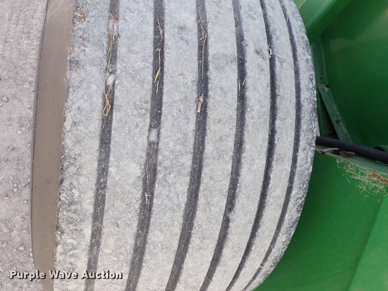 image for item DC4104 2011 John Deere 568  round baler