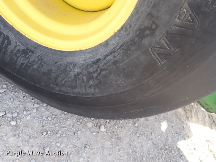 image for item DC4104 2011 John Deere 568  round baler