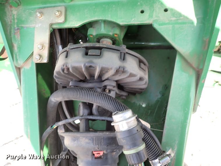 image for item DC4104 2011 John Deere 568  round baler