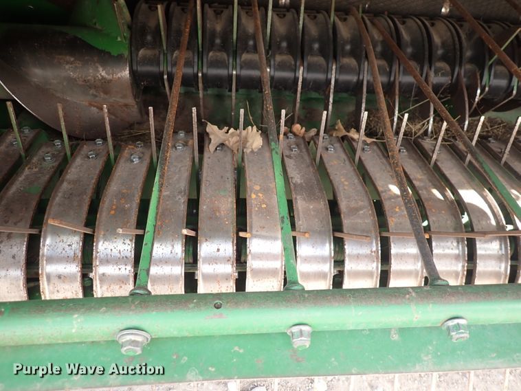 image for item DC4104 2011 John Deere 568  round baler