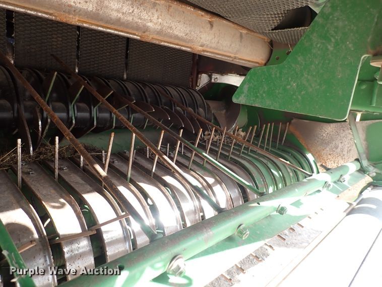 image for item DC4104 2011 John Deere 568  round baler