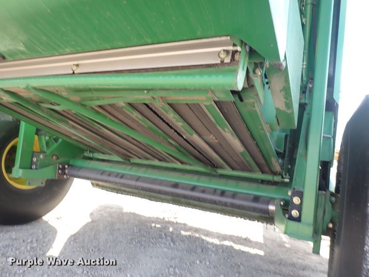 image for item DC4104 2011 John Deere 568  round baler