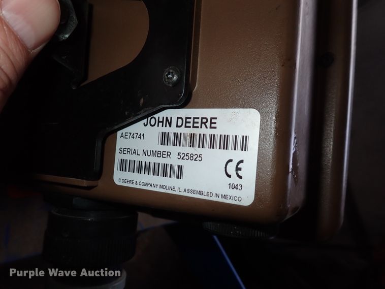 image for item DC4104 2011 John Deere 568  round baler