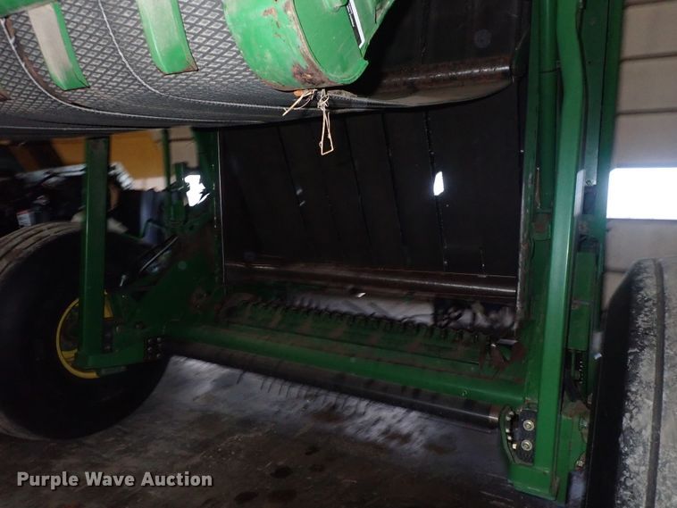 image for item DC4104 2011 John Deere 568  round baler