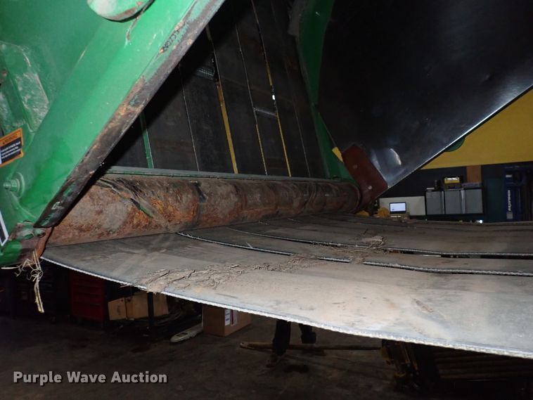 image for item DC4104 2011 John Deere 568  round baler