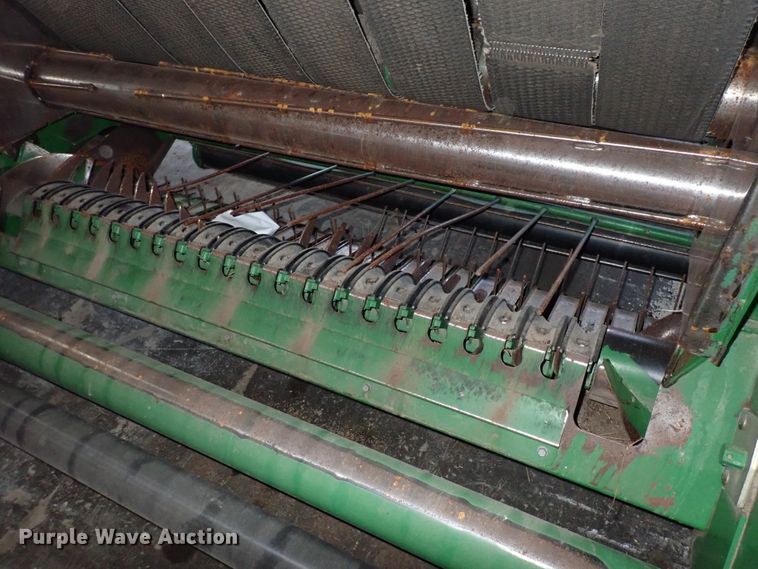 image for item DC4104 2011 John Deere 568  round baler