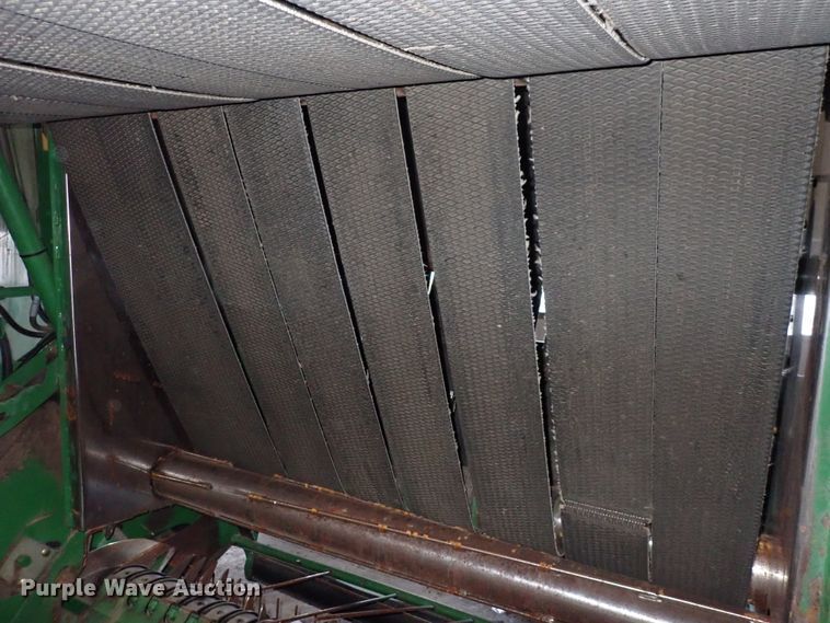 image for item DC4104 2011 John Deere 568  round baler