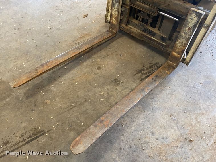 image for item DL1490 Yale  GLC050TFNUAE084 forklift