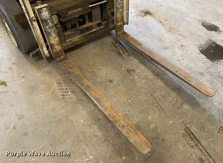 image for item DL1490 Yale  GLC050TFNUAE084 forklift