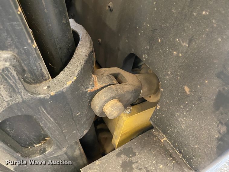 image for item DL1490 Yale  GLC050TFNUAE084 forklift