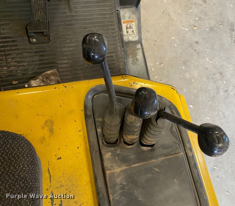 image for item DL1490 Yale  GLC050TFNUAE084 forklift