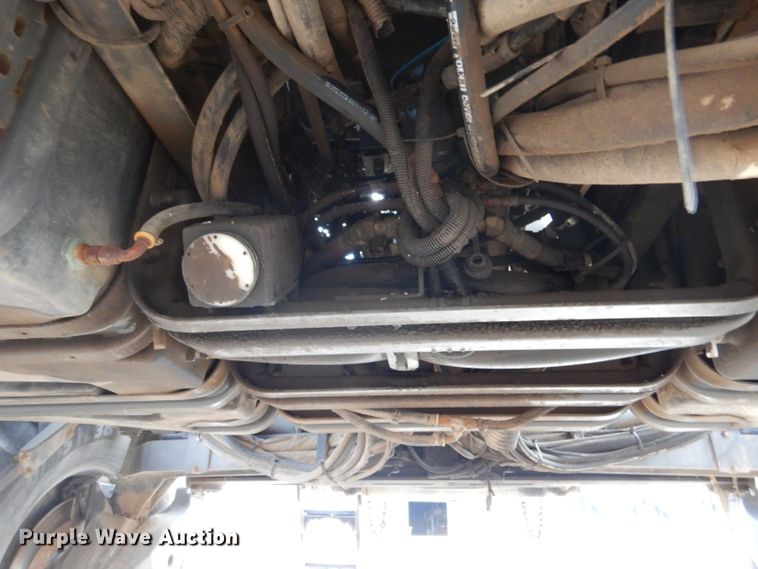 image for item DL3504 2012 AGCO RoGator RG1100  sprayer