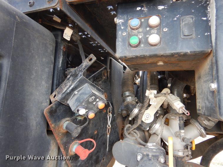 image for item DL3504 2012 AGCO RoGator RG1100  sprayer