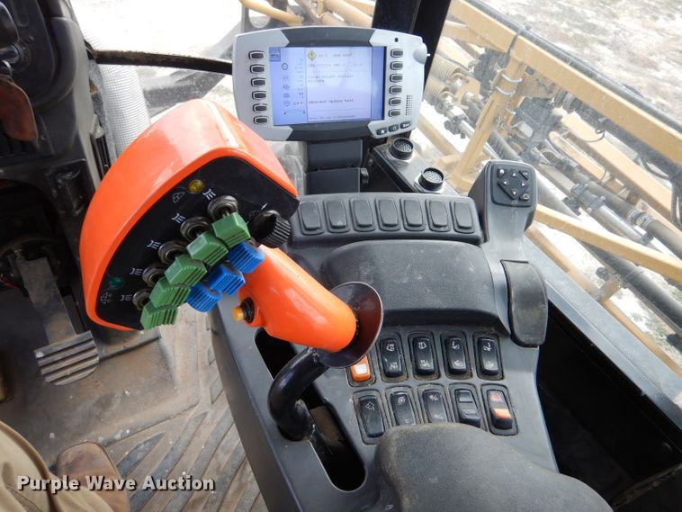 image for item DL3504 2012 AGCO RoGator RG1100  sprayer