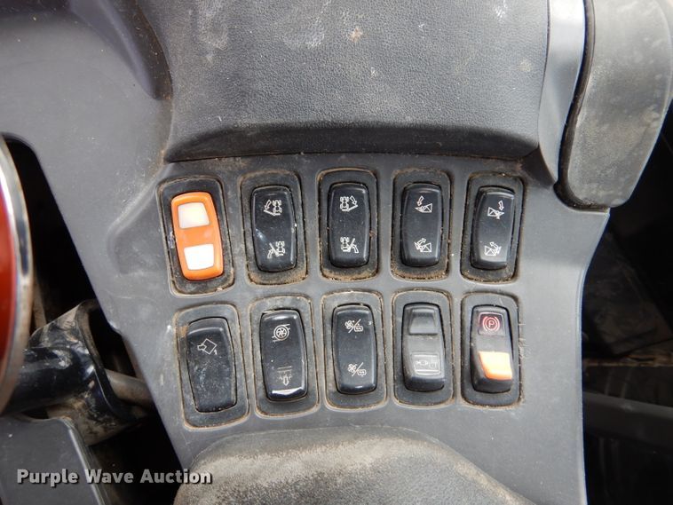 image for item DL3504 2012 AGCO RoGator RG1100  sprayer