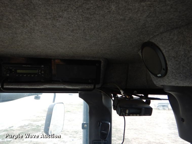 image for item DL3504 2012 AGCO RoGator RG1100  sprayer