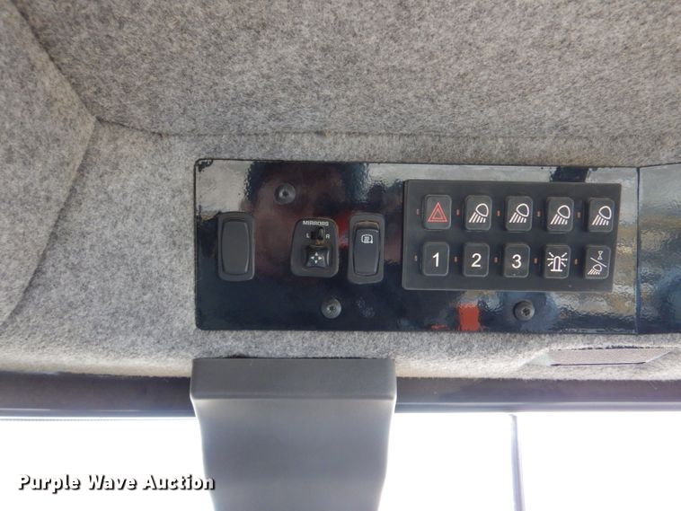 image for item DL3504 2012 AGCO RoGator RG1100  sprayer