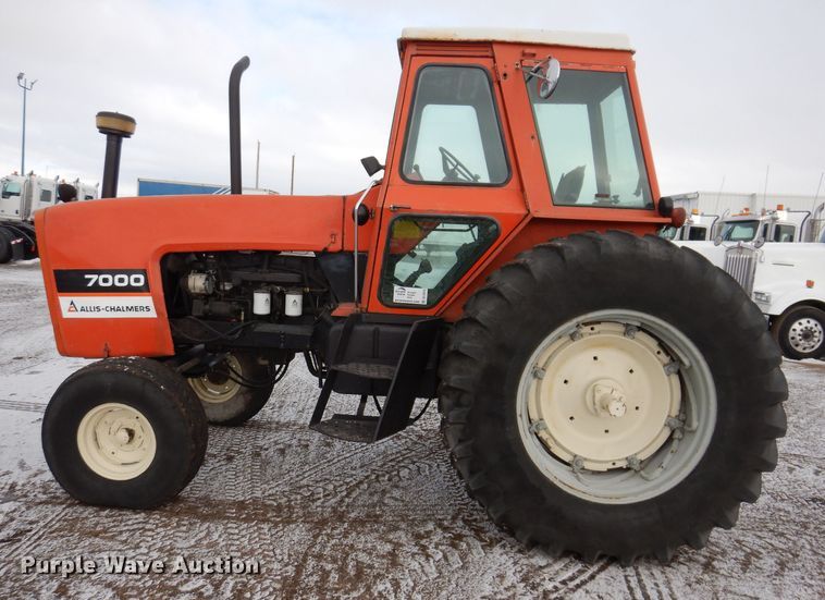 image for item DL5916 Allis Chalmers 7000  tractor