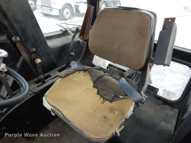 image for item DL5916 Allis Chalmers 7000  tractor