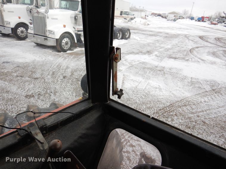 image for item DL5916 Allis Chalmers 7000  tractor