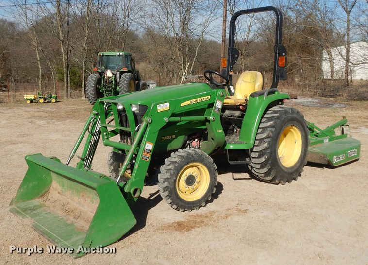 image for item EY9780 2016 John Deere 3032E  MFWD tractor