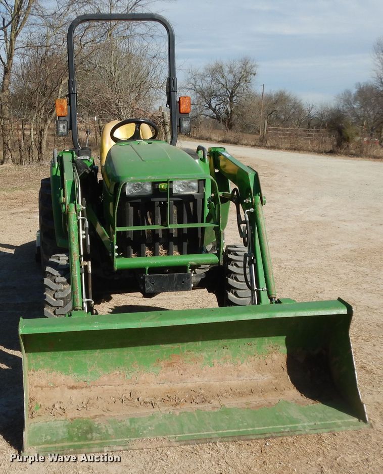 image for item EY9780 2016 John Deere 3032E  MFWD tractor