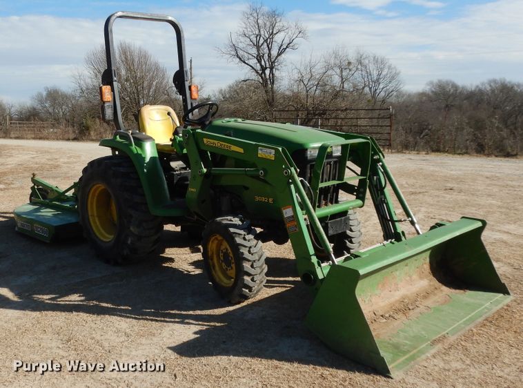 image for item EY9780 2016 John Deere 3032E  MFWD tractor