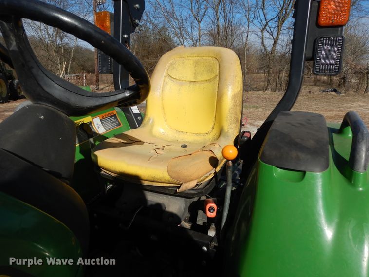 image for item EY9780 2016 John Deere 3032E  MFWD tractor