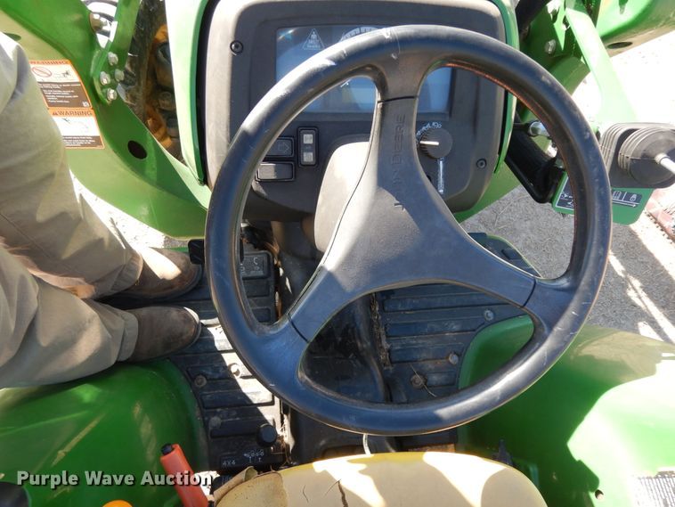 image for item EY9780 2016 John Deere 3032E  MFWD tractor