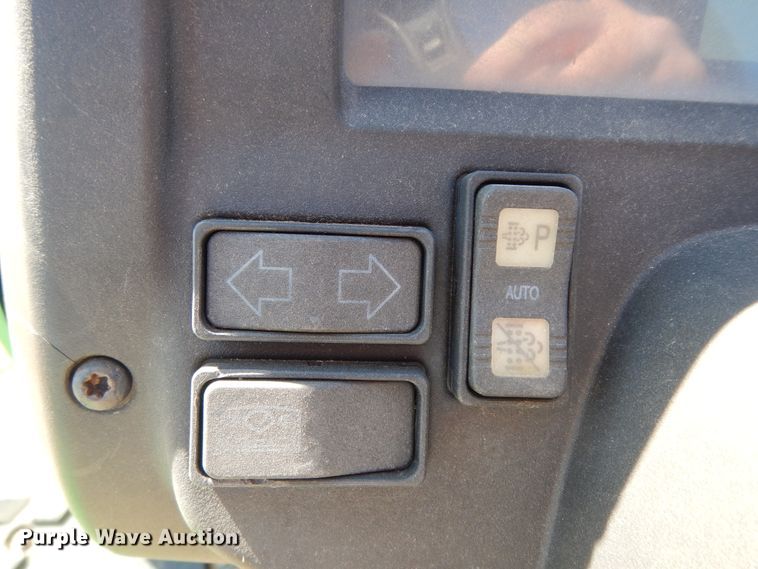 image for item EY9780 2016 John Deere 3032E  MFWD tractor