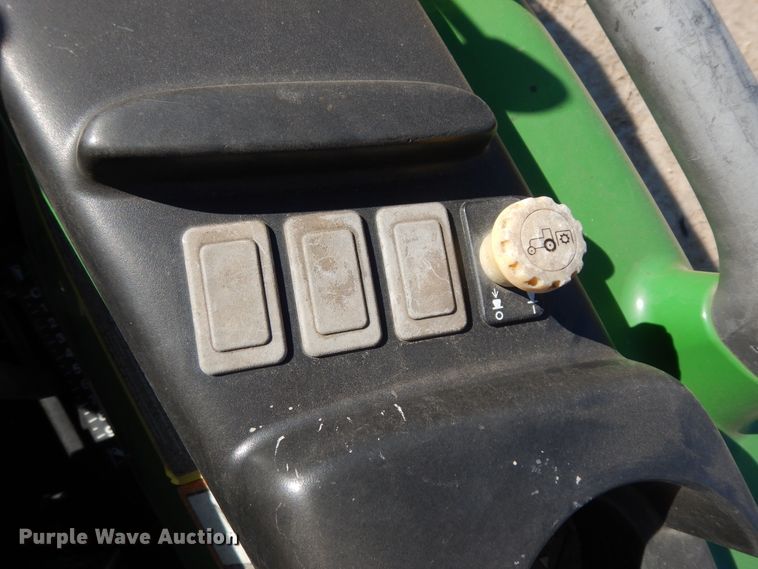 image for item EY9780 2016 John Deere 3032E  MFWD tractor