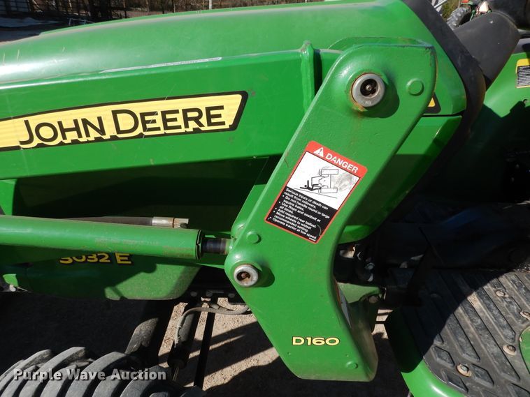 image for item EY9780 2016 John Deere 3032E  MFWD tractor
