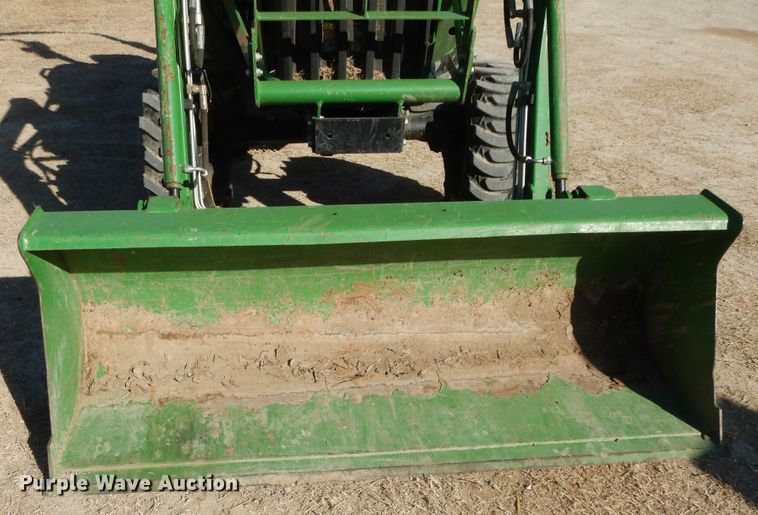 image for item EY9780 2016 John Deere 3032E  MFWD tractor