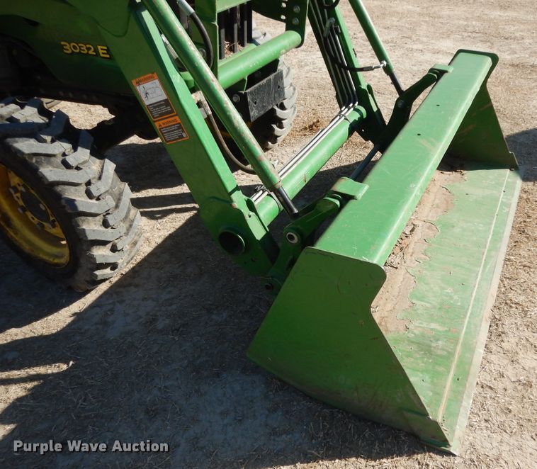 image for item EY9780 2016 John Deere 3032E  MFWD tractor