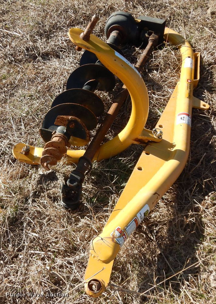 image for item EY9780 2016 John Deere 3032E  MFWD tractor