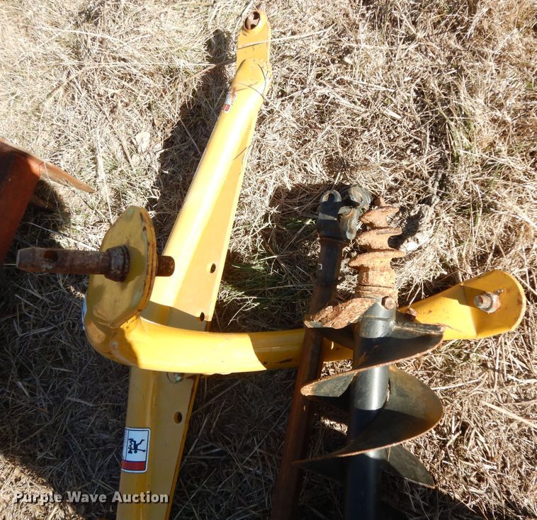 image for item EY9780 2016 John Deere 3032E  MFWD tractor