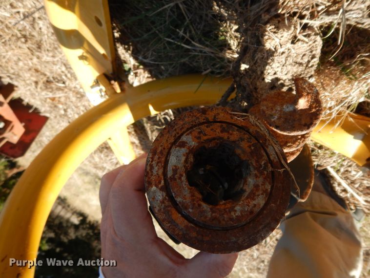 image for item EY9780 2016 John Deere 3032E  MFWD tractor