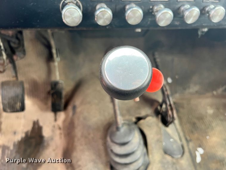 image for item ID9635 1978 International Loadstar 1700  grain truck