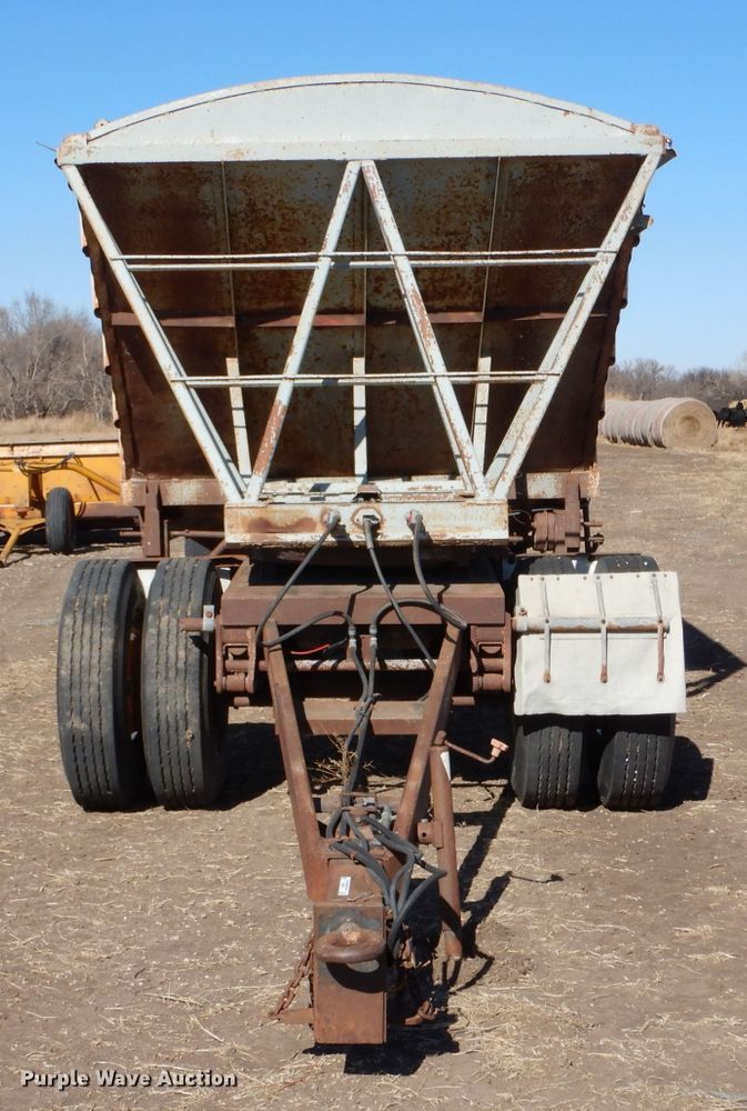 image for item IE9592 1988  Shop built grain trailer
