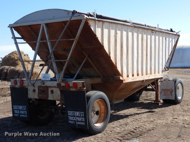 image for item IE9592 1988  Shop built grain trailer