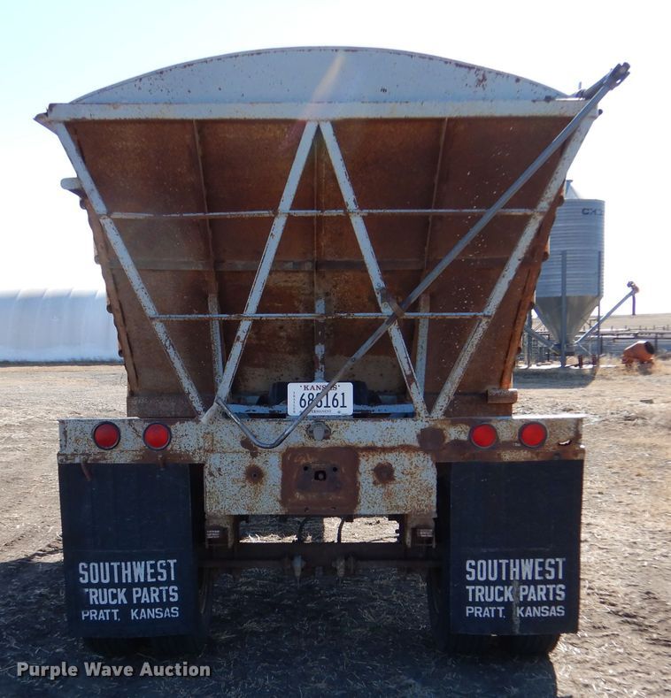 image for item IE9592 1988  Shop built grain trailer