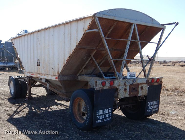 image for item IE9592 1988  Shop built grain trailer