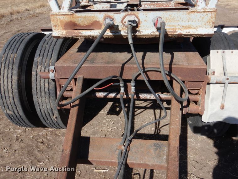 image for item IE9592 1988  Shop built grain trailer