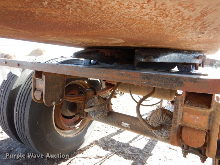 image for item IE9592 1988  Shop built grain trailer