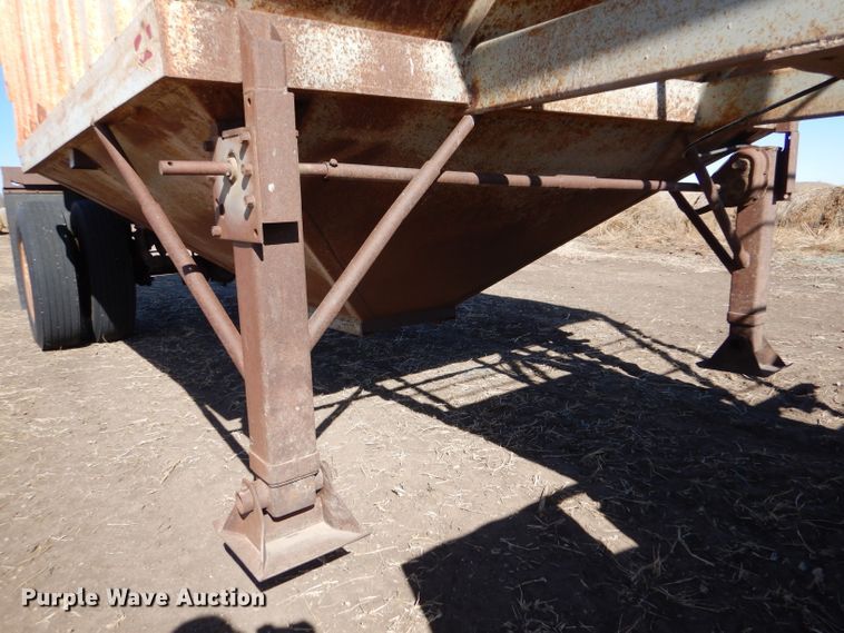 image for item IE9592 1988  Shop built grain trailer