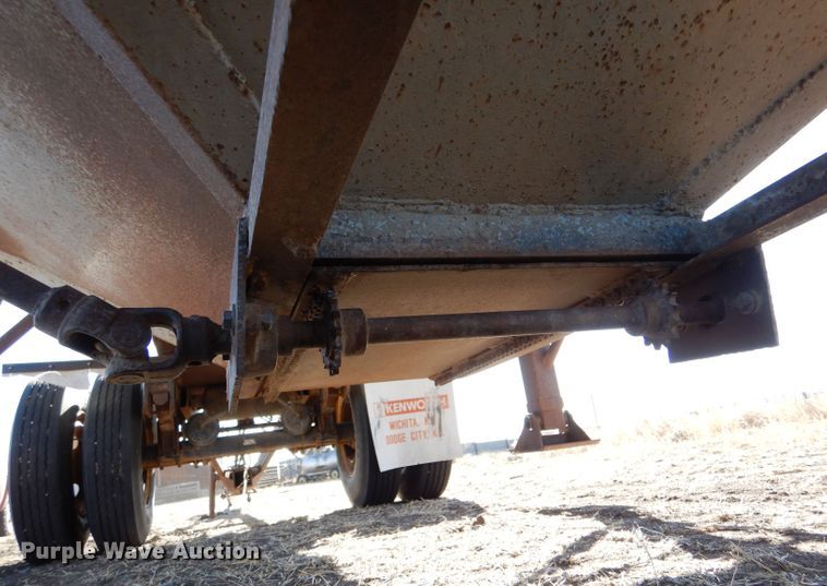 image for item IE9592 1988  Shop built grain trailer